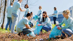 Adobe Stock 112023896 Volunteers Cleaning Park Fmt