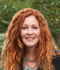 Noelle New Headshot Fmt