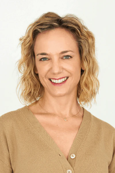 Jennifer Drake Ayr Headshot Fmt