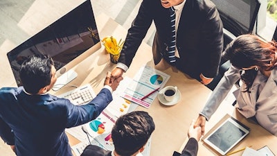 Trulieve Handshake Adobe Stock363999428736x414