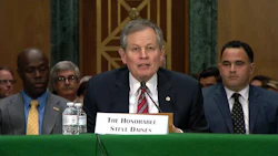 Sen. Steve Daines, R-Mont., flanked by prohibitionist Kevin Sabet (right), testifies on the SAFE Banking Act on May 11, 2023, before the Senate Banking Committee.